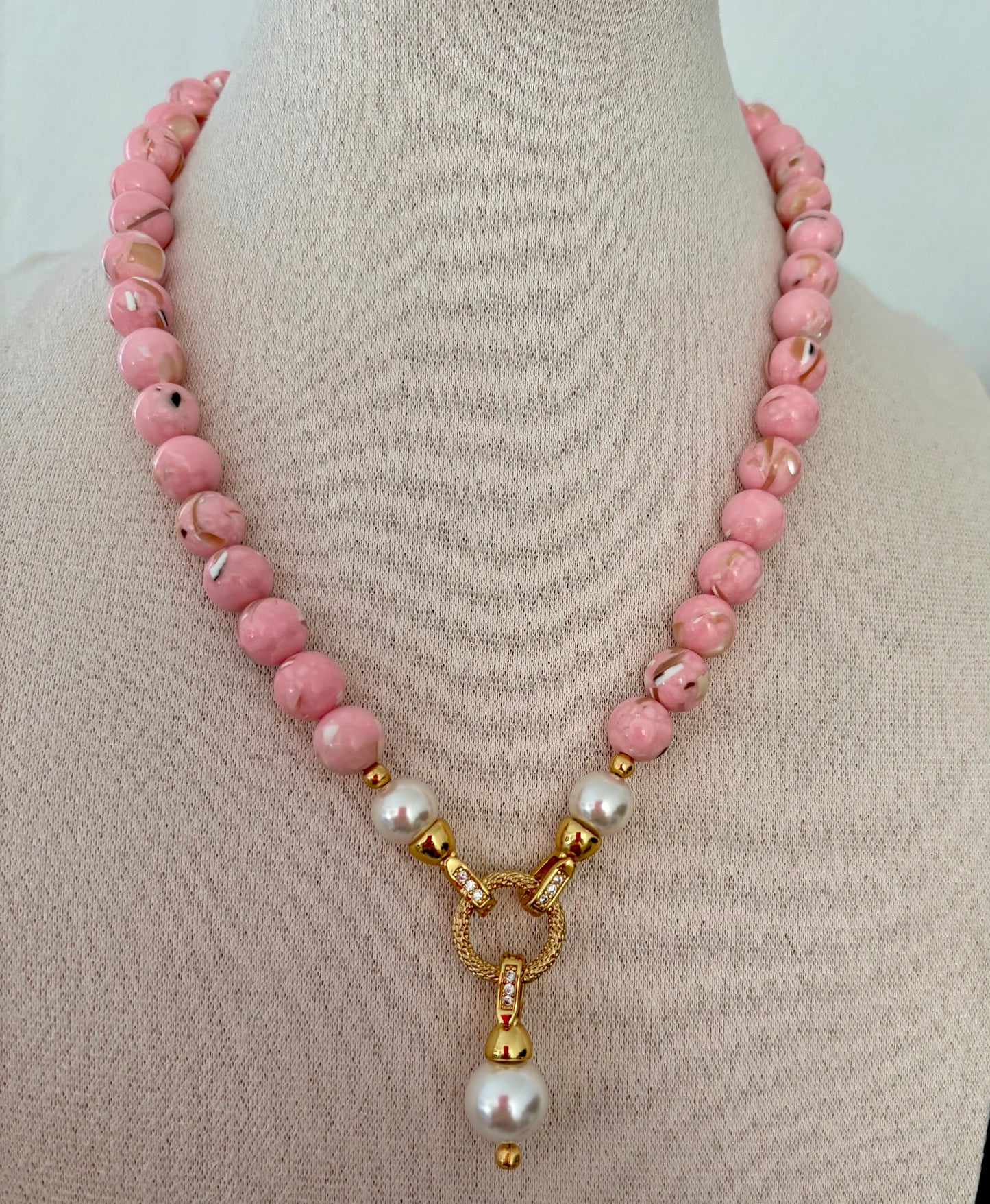 Collier Rosa artisanal Howlite coquillage rose