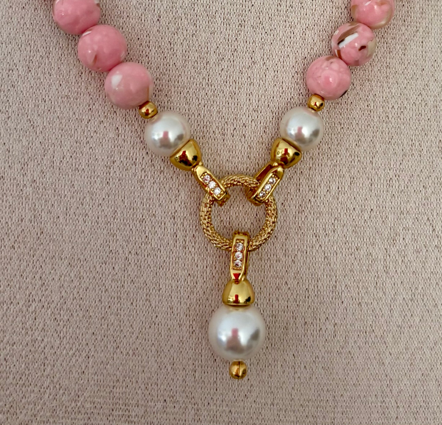Collier Rosa artisanal Howlite coquillage rose