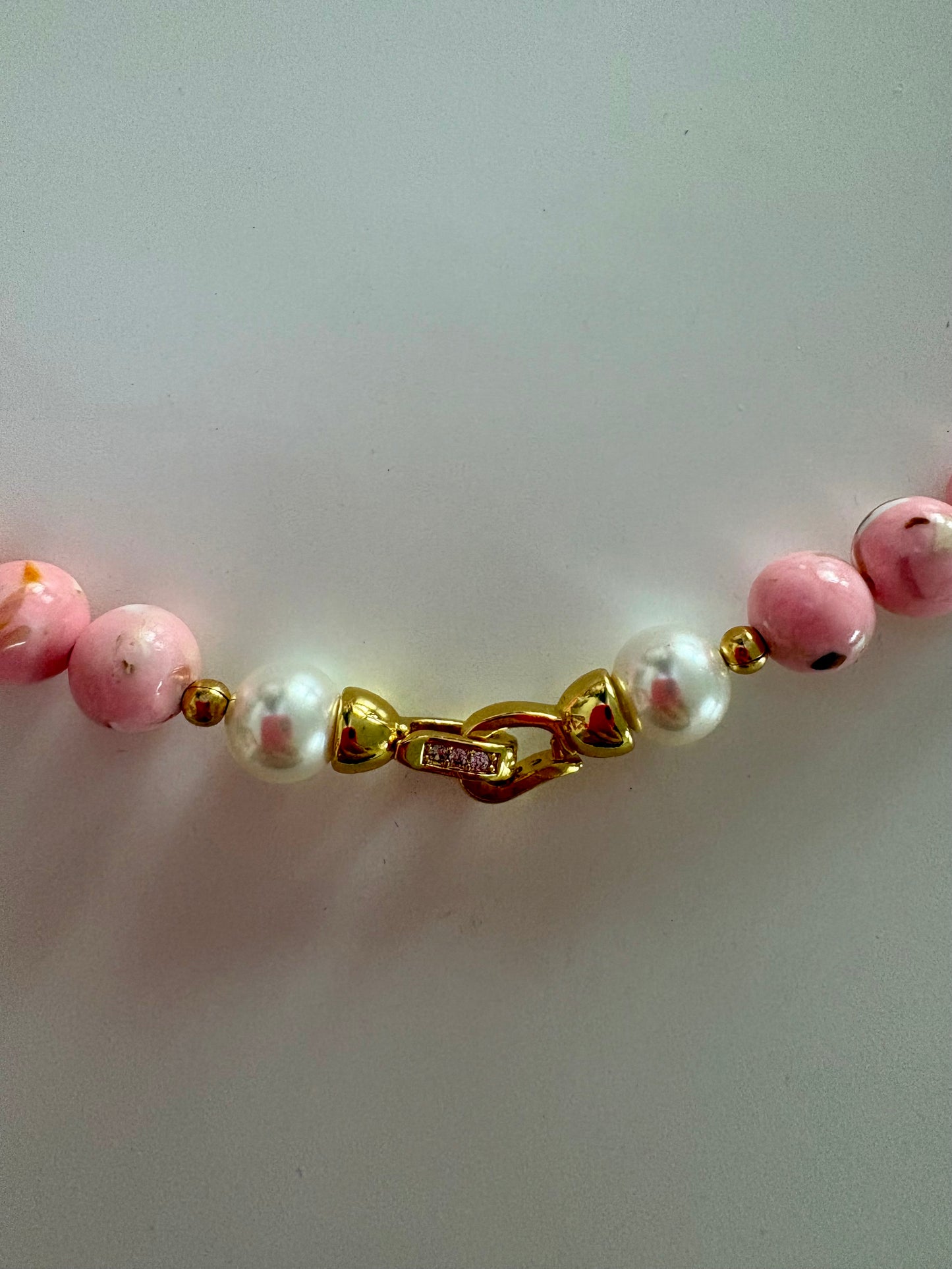 Collier Rosa artisanal Howlite coquillage rose