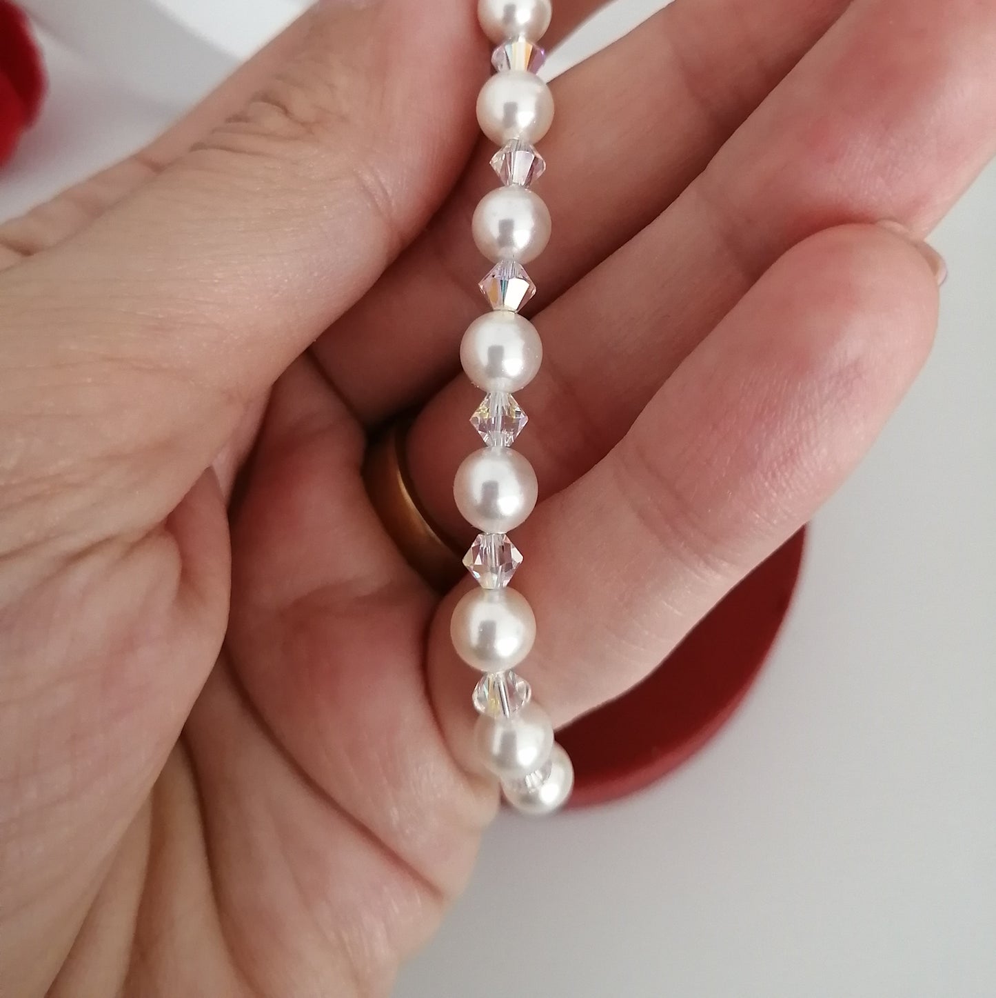 Armband gemaakt van 6 mm parels en 4 mm Swarovski kristallen