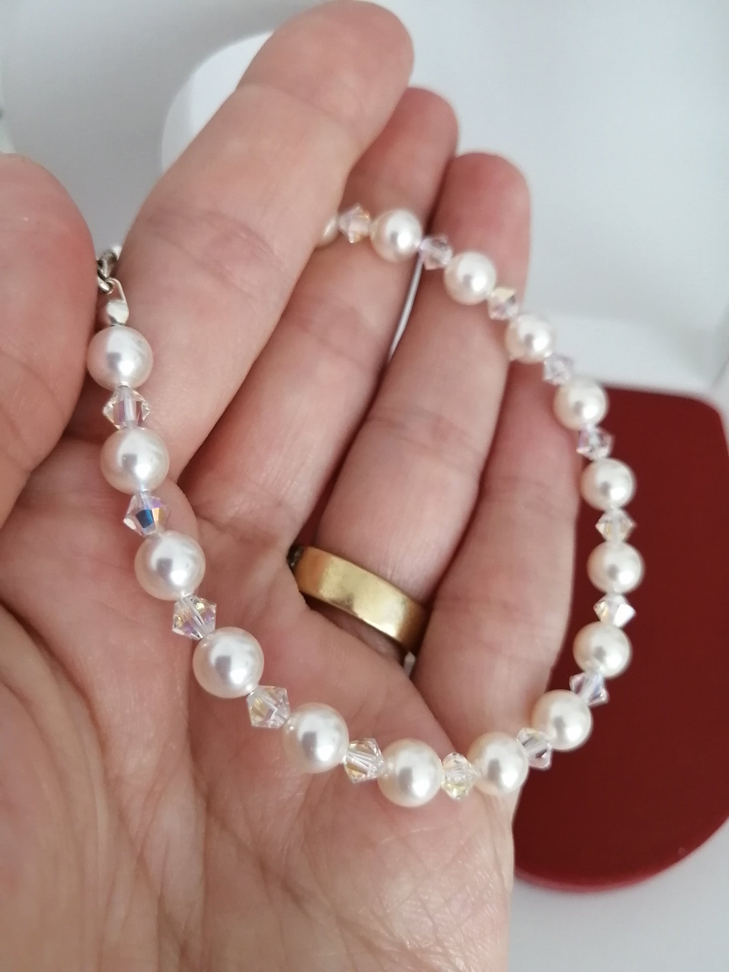 Armband gemaakt van 6 mm parels en 4 mm Swarovski kristallen