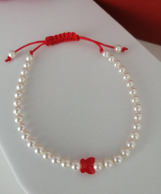 Bracelet réglable en perles et papillon rouge