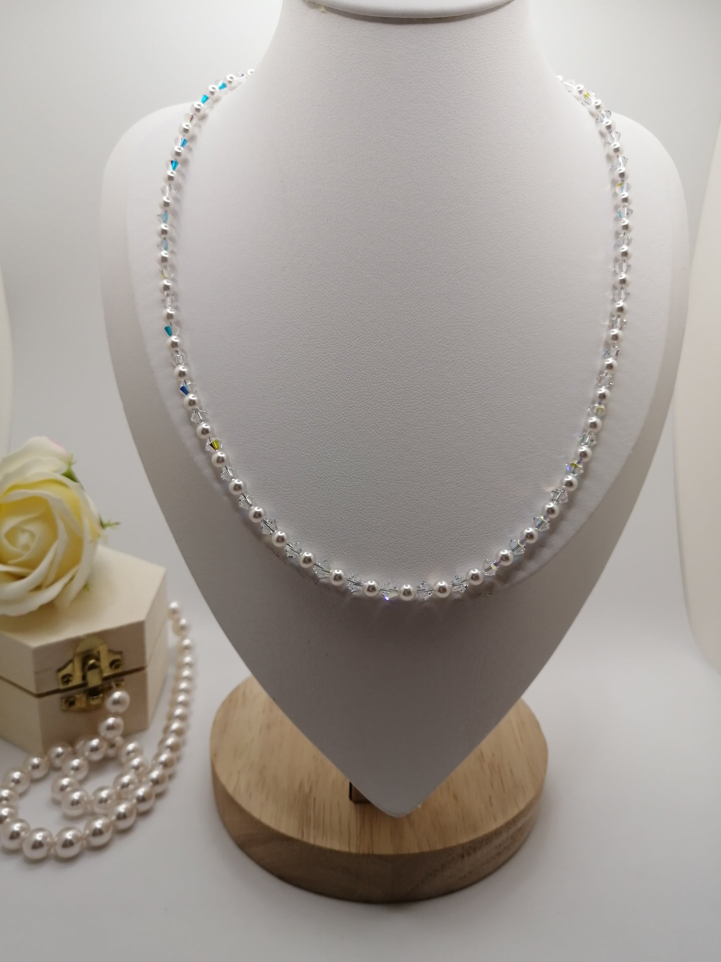 Collier de perles et cristaux Swarovski 4mm