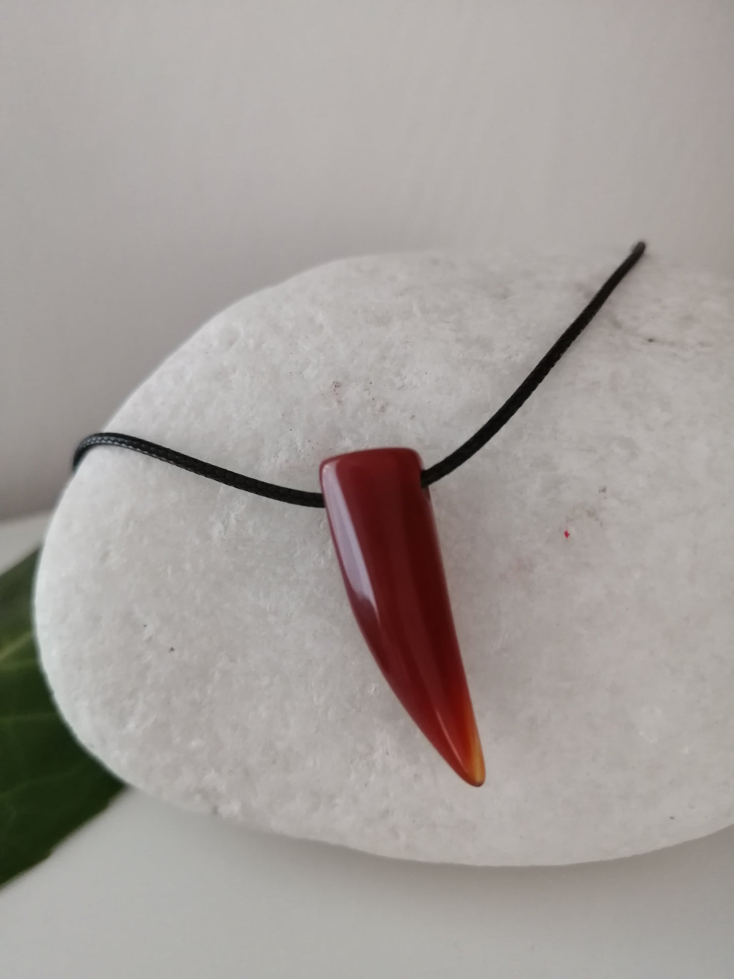 Chaîne cordon noir pointe Cornaline