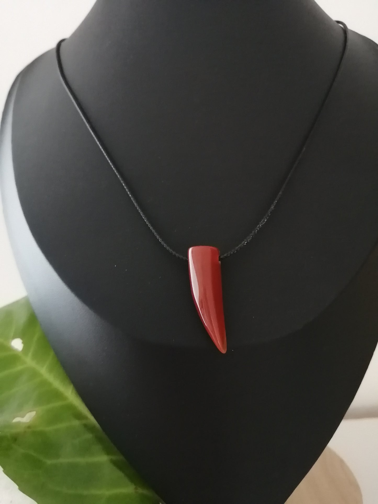 Chaîne cordon noir pointe Cornaline